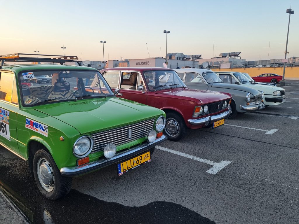 łada, fiat 125p, wartburg, skoda 105, ford probe